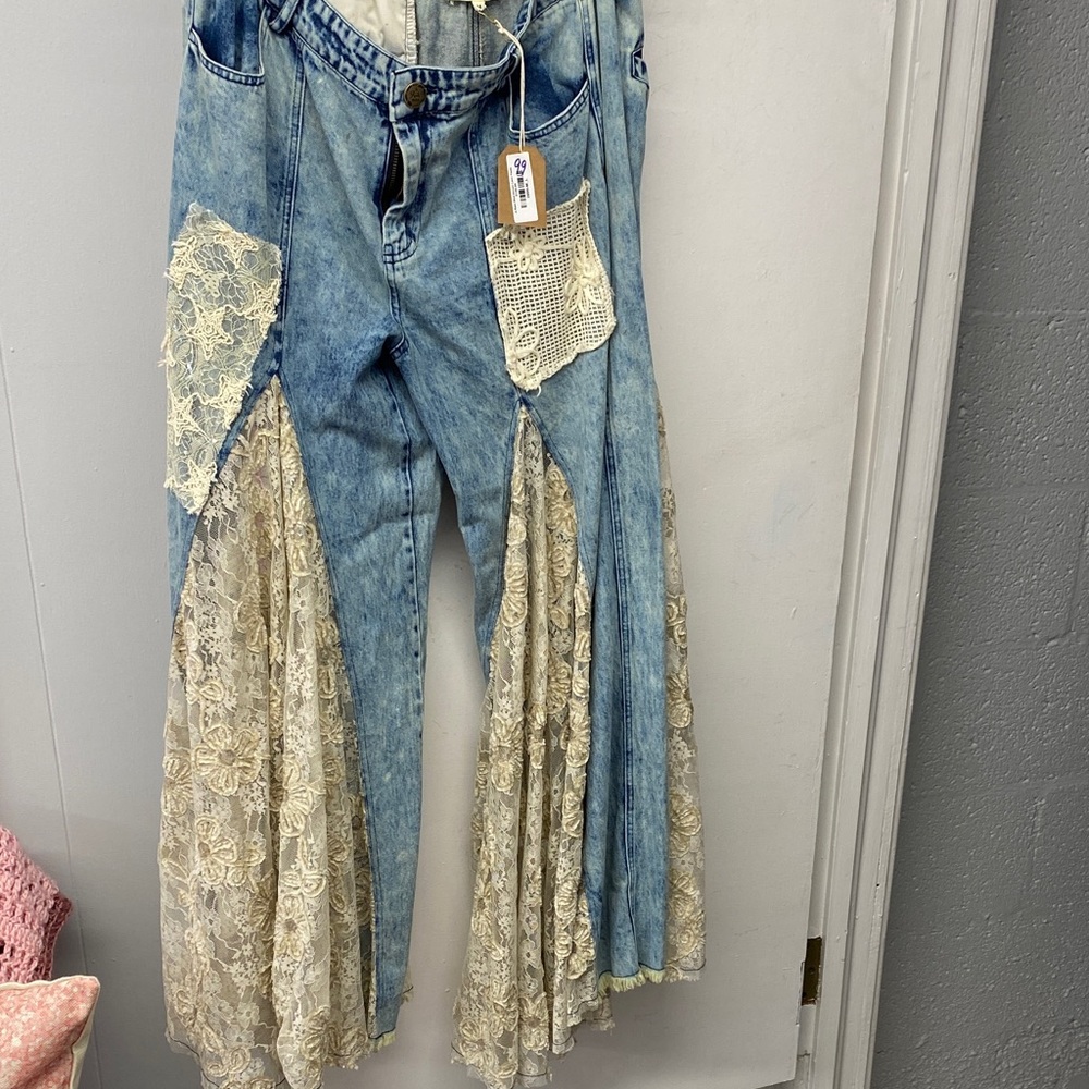 Elegant Blue Lace Patchwork Flare Jeans - Picture 2 of 4